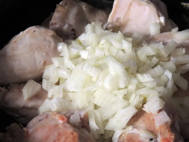 Курица в сметанном соусе от оскара кучеры.: шаг 3