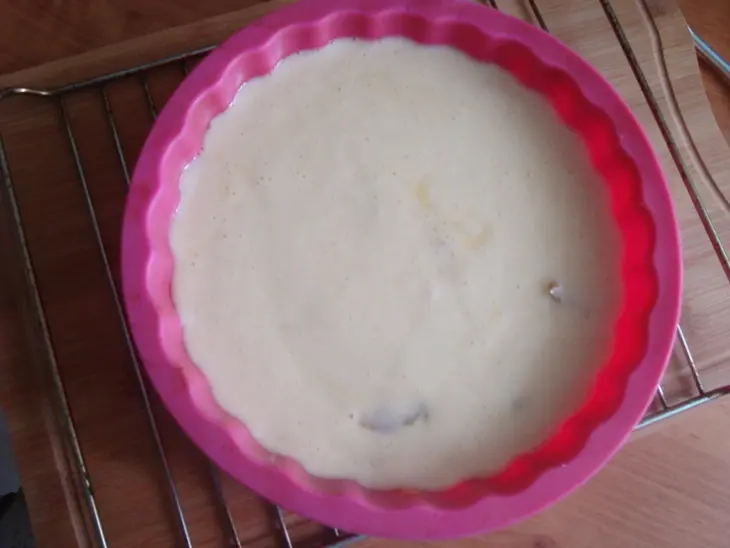 Пирог с абрикосовым повидлом на йогурте: шаг 7
