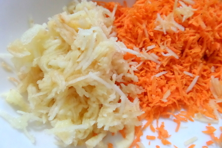 Рисовые оладьи с морковкой и яблоком: шаг 2