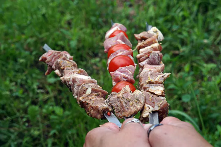 Шашлык из свиной шейки в лимонном маринаде: шаг 3