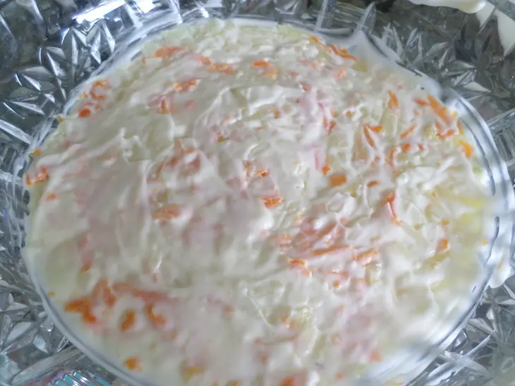 Салат с шампиньонами, курицей и черносливом: шаг 5
