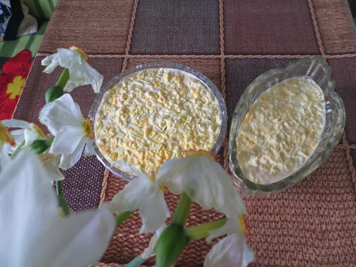 Салат с шампиньонами, курицей и черносливом: шаг 8