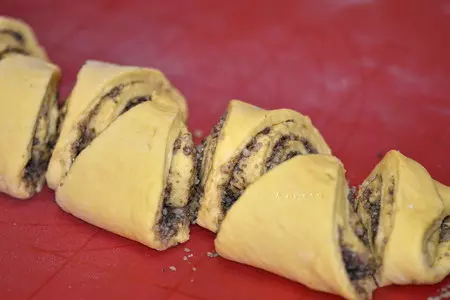 Тыквенные булочки с орехами и корицей: шаг 10