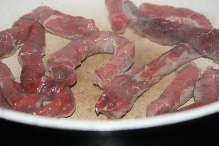 Ломо сальтадо (lomo saltado): шаг 7