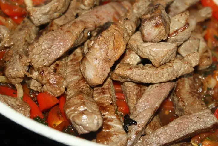 Ломо сальтадо (lomo saltado): шаг 11