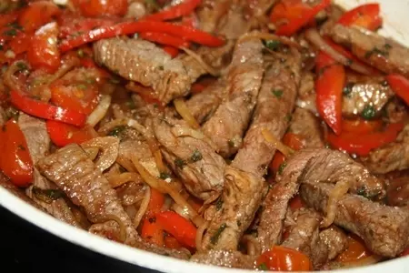 Ломо сальтадо (lomo saltado): шаг 12