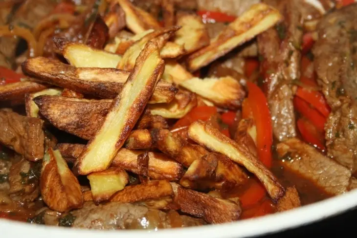 Ломо сальтадо (lomo saltado): шаг 13