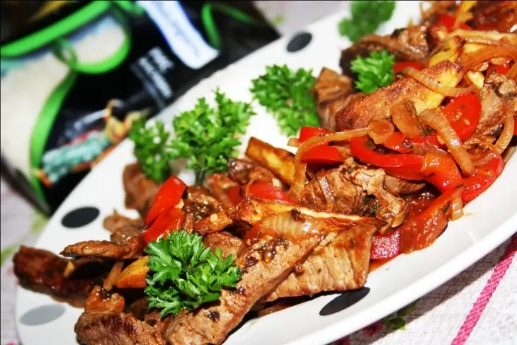 Ломо сальтадо (lomo saltado): шаг 15