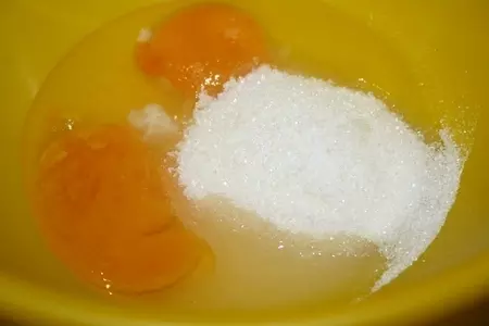 Шафрановые кексы с ананасом: шаг 3