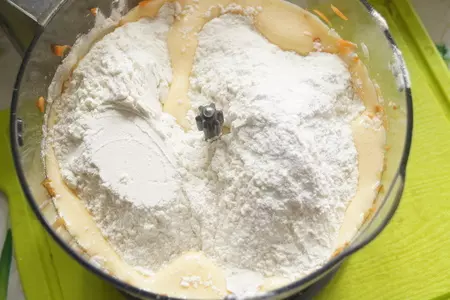 Бразильский морковный пирог (bolo de cenoura): шаг 4