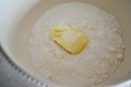 Булочки с шоколадом и апельсиновым маслом: шаг 1