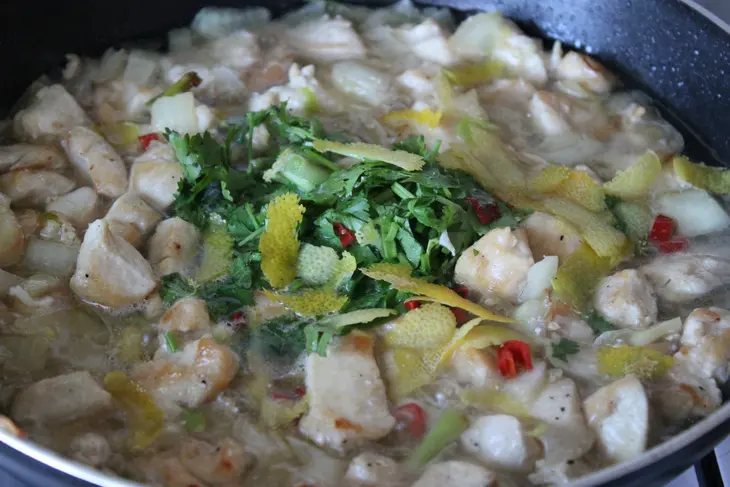 Лимонный рис с курицей, кинзой и фасолью: шаг 5