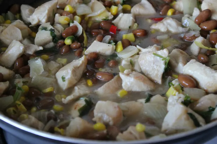 Лимонный рис с курицей, кинзой и фасолью: шаг 7