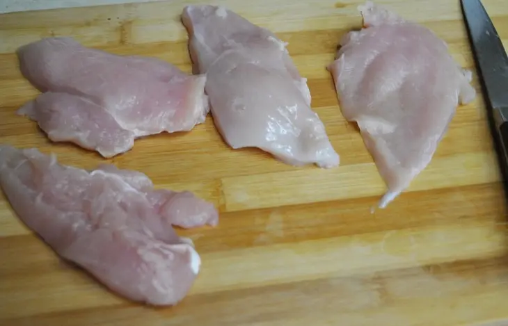 Курица в панировке из соленых кренделей с диким рисом: шаг 2