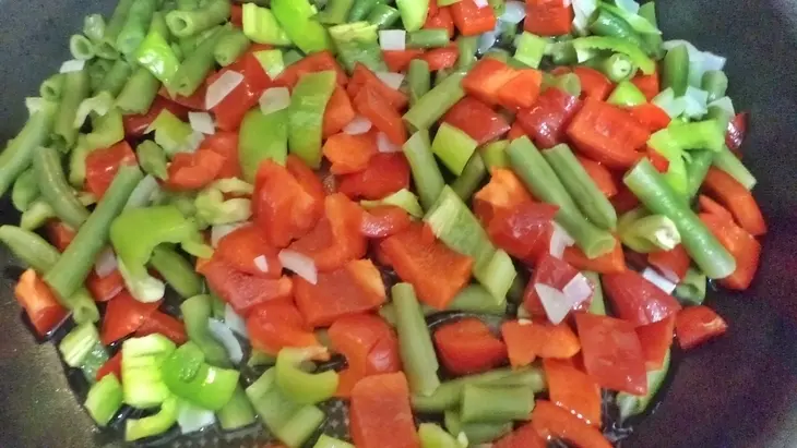 Рис по- мексикански с овощами.: шаг 3
