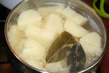 Котлетки-солнышки и картофельные зразы с грибами: шаг 4