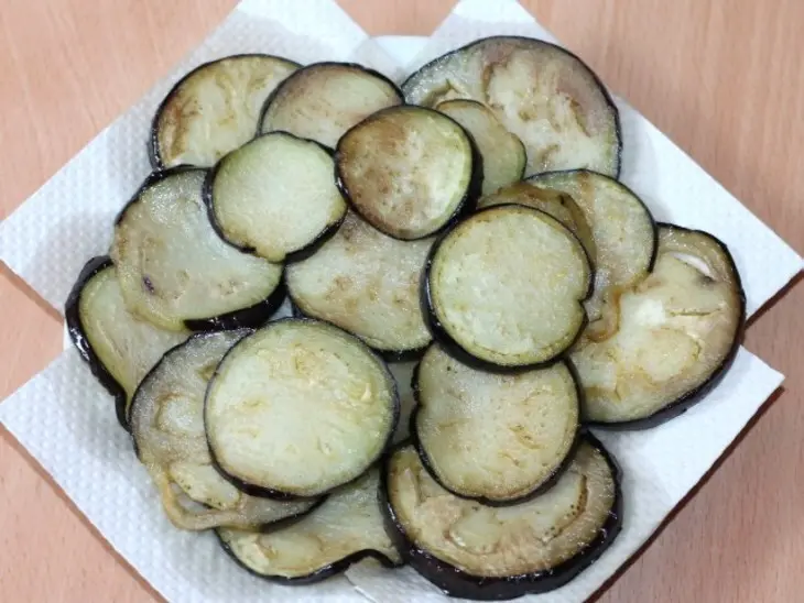 Салат с рисом, говядиной, баклажаном и кабачком: шаг 1