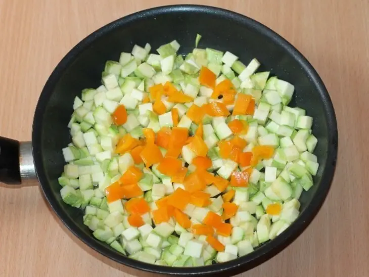 Салат с рисом, говядиной, баклажаном и кабачком: шаг 2