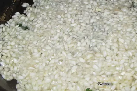 Ризотто с клубникой, мятой, фисташками и шоколадом: шаг 3