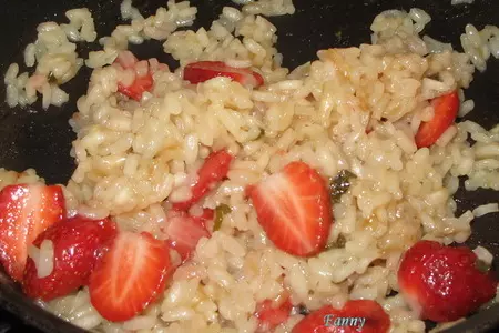 Ризотто с клубникой, мятой, фисташками и шоколадом: шаг 5