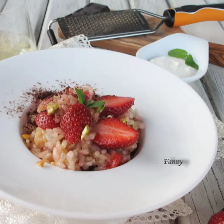 Ризотто с клубникой, мятой, фисташками и шоколадом: шаг 6