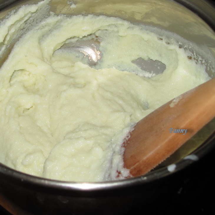 Пирожки из манной каши с начинкой из сыра - griesskuchlein mit kase gefult: шаг 2