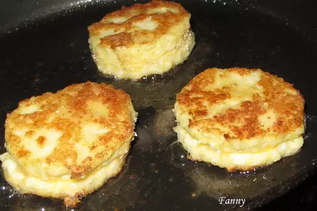 Пирожки из манной каши с начинкой из сыра - griesskuchlein mit kase gefult: шаг 10