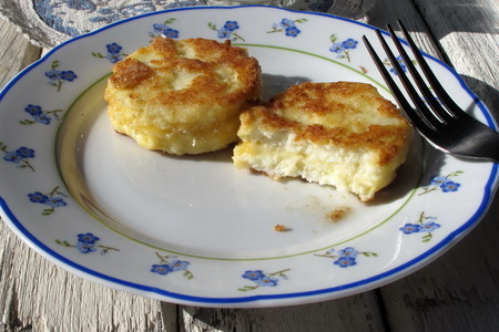 Пирожки из манной каши с начинкой из сыра - griesskuchlein mit kase gefult: шаг 11