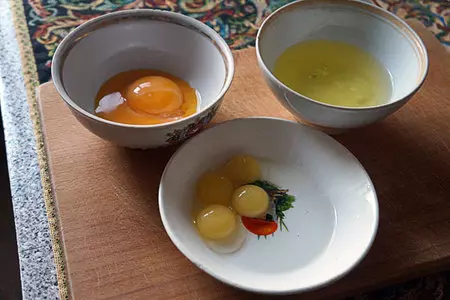 Яичница «подкидыш»: шаг 4