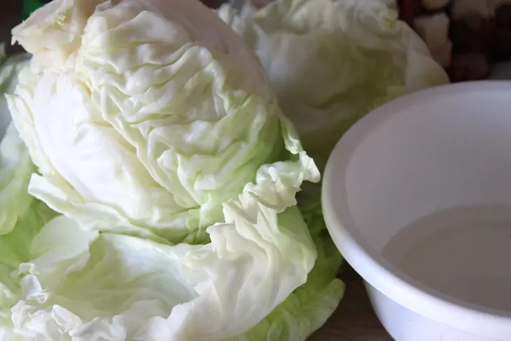 Голубцы из молодой капусты с мясом и пшеном: шаг 7