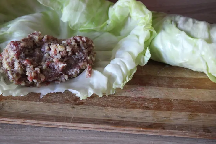 Голубцы из молодой капусты с мясом и пшеном: шаг 8