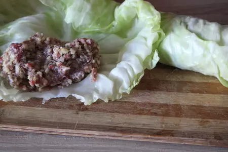 Голубцы из молодой капусты с мясом и пшеном: шаг 8