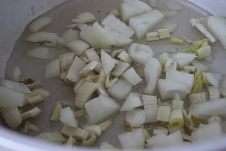 Голубцы из молодой капусты с мясом и пшеном: шаг 9
