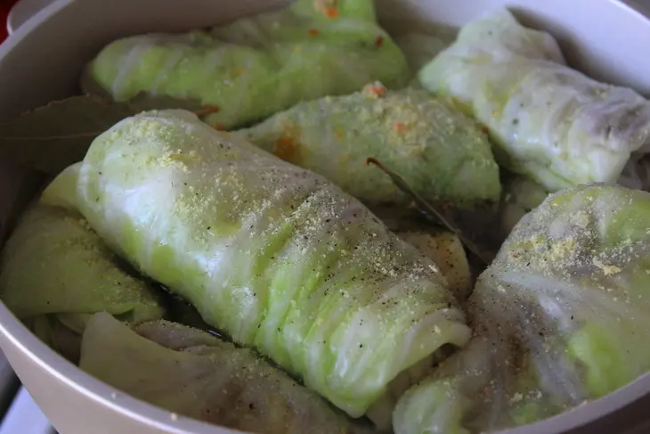 Голубцы из молодой капусты с мясом и пшеном: шаг 10