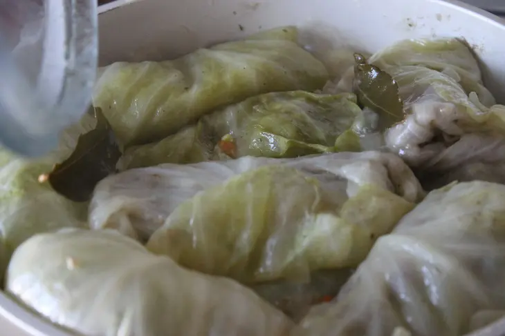Голубцы из молодой капусты с мясом и пшеном: шаг 15