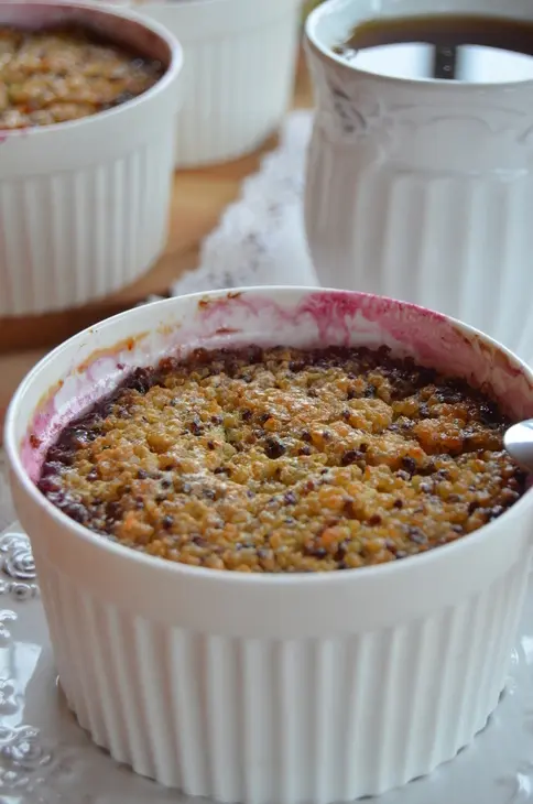 Кугель из киноа с черной смородиной: шаг 7