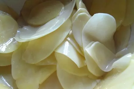 Картофельные корзиночки с мясом и грибами: шаг 1