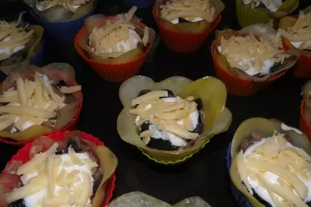 Картофельные корзиночки с мясом и грибами: шаг 7