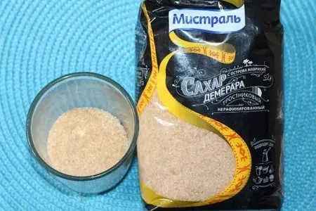 Пирожки на простокваше с крабовыми палочками: шаг 1