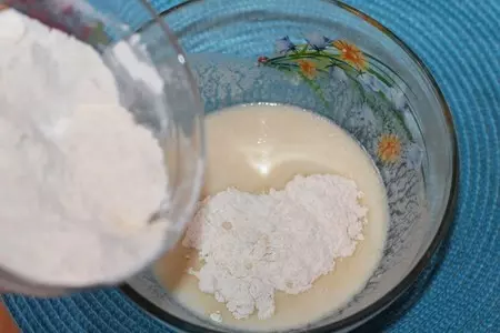 Пирожки на простокваше с крабовыми палочками: шаг 5