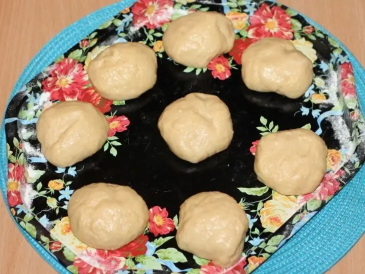 Пирожки на простокваше с крабовыми палочками: шаг 7