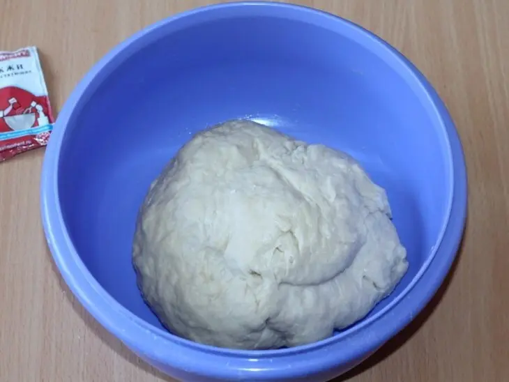 Пирог c карамельной клубникой: шаг 1