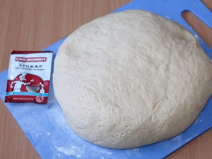 Пирог c карамельной клубникой: шаг 2