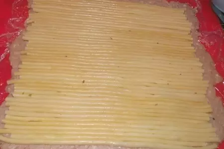 Котлеты с макаронами в рулете: шаг 1