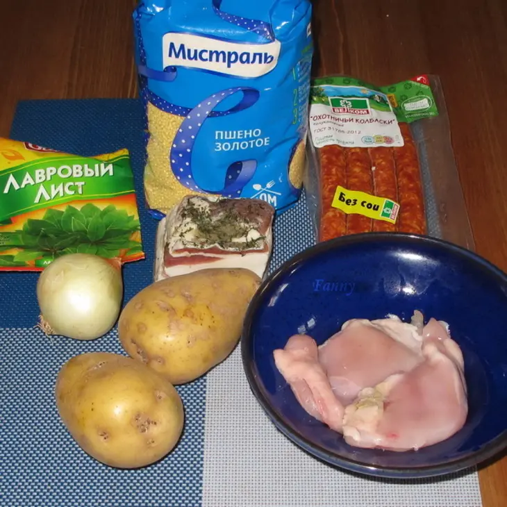 Кулеш с курицей и колбасками: шаг 1