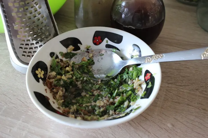 Салат с красной фасолью и помидорами: шаг 4