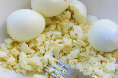 Вкуснейшая яичная паста-намазка на пикник, на дачу и просто так: шаг 1
