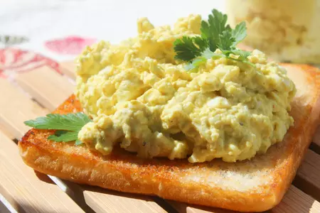 Вкуснейшая яичная паста-намазка на пикник, на дачу и просто так: шаг 5
