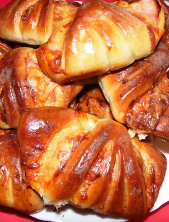 Конвертики с ветчиной и сыром из творожного теста: шаг 8