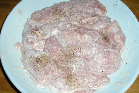 Куриные грудки в луково-сырном соусе: шаг 1